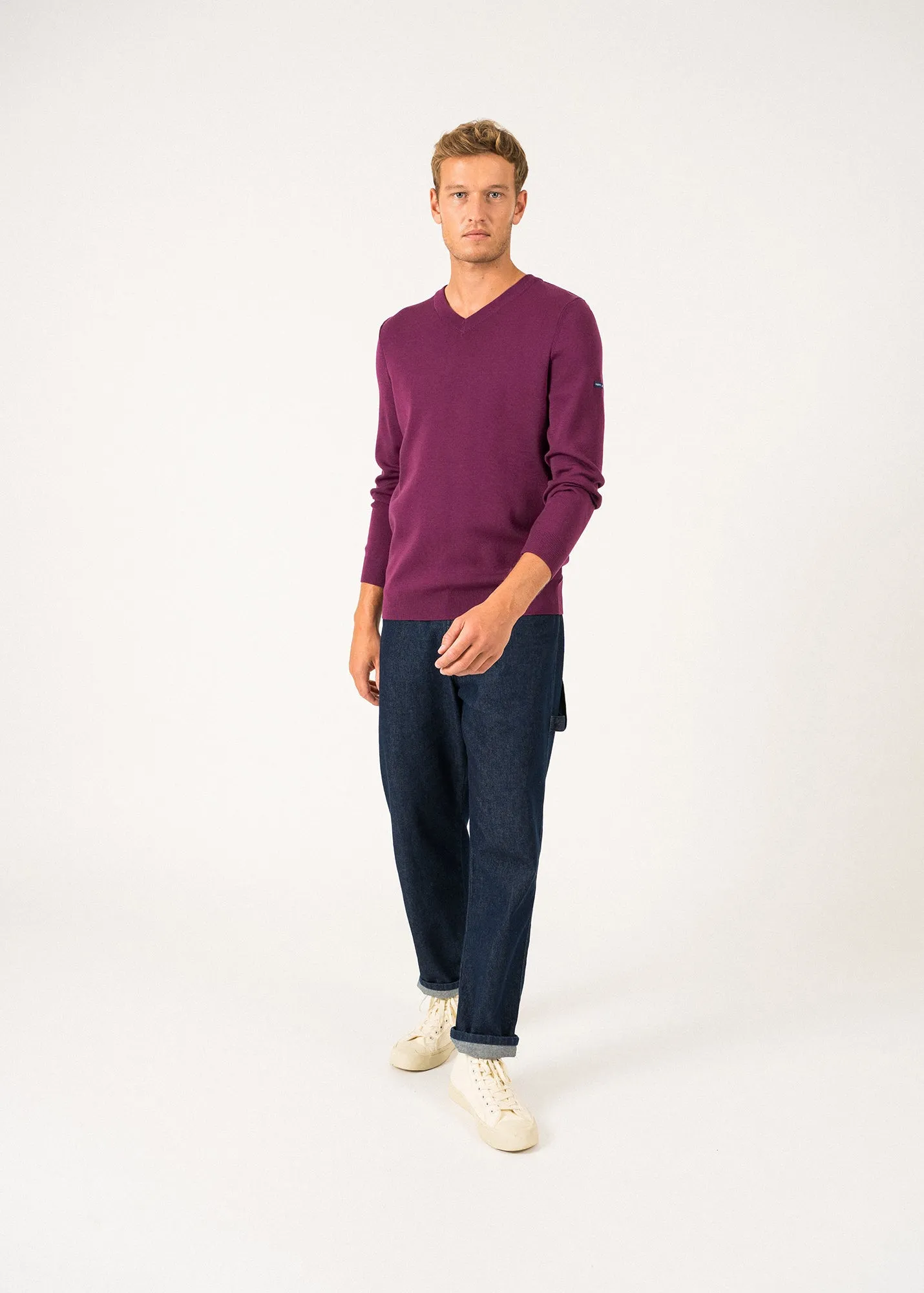 Cuirassé V neck jumper - in soft wool (PRUNE)