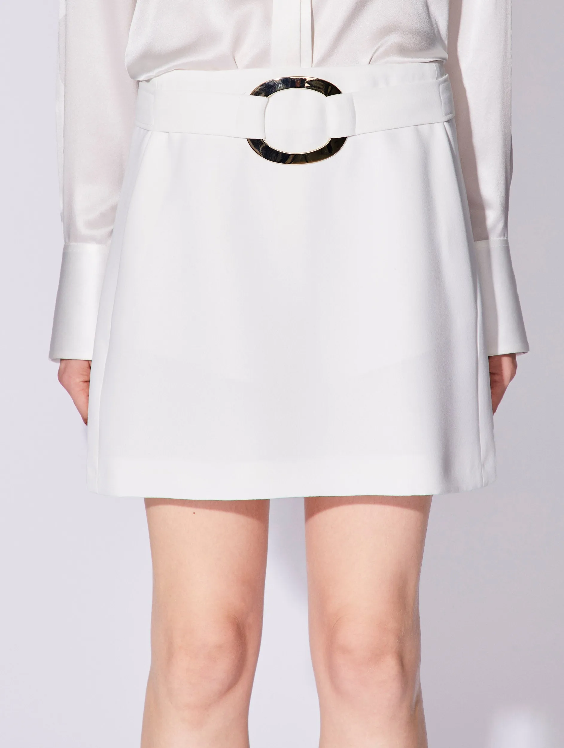 White crepe mini-skirt with buckle